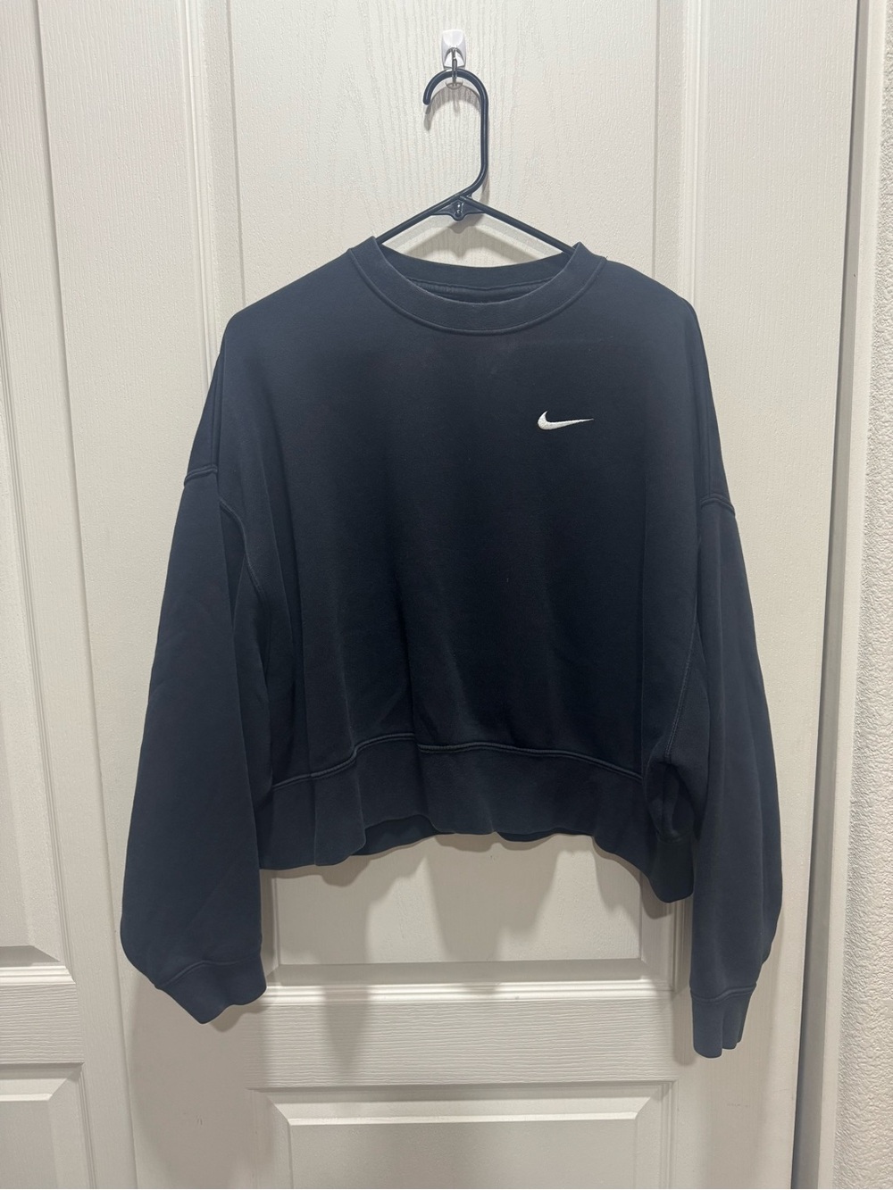 Nike Women’s Black Oversized Crewneck Sweatshirt White Swoosh Size M